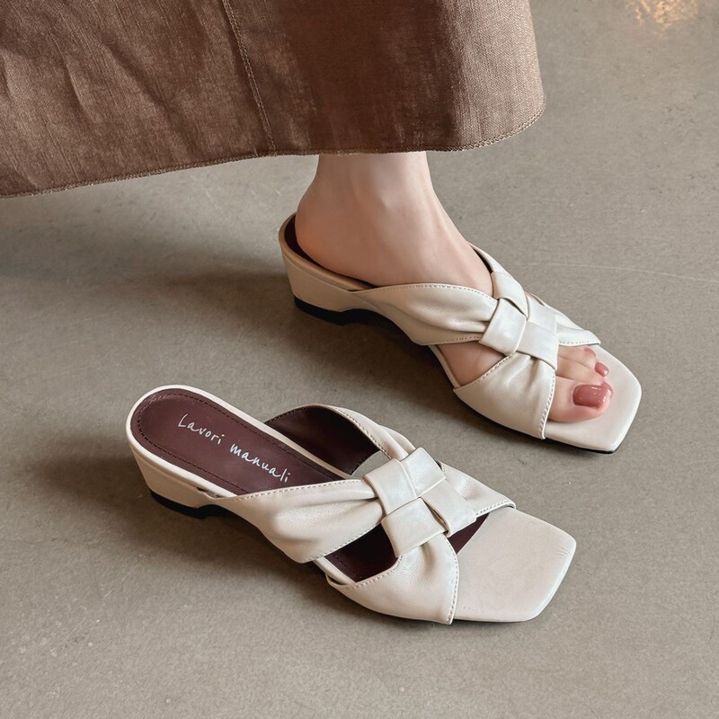 High-Heeled, Beautiful, Versatile Women's Summer Outdoor Sandals, French Style, 2026, Perfect for Pairing with Dresses, Comfortable and Not Tiring on the Feet, with Chunky Heels High-Heeled, Beautiful, Versatile Women's Summer Outdoor Sandals, French Style, 2026, Perfect for Pairing with Dresses, Comfortable and Not Tiring on the Feet, with Chunky Heels
