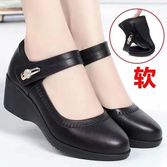 high quality really soft leather soft bottom mother small leather shoes 2024 spring and autumn new soft bottom non-slip wedge heel middle-aged and elderly single shoes