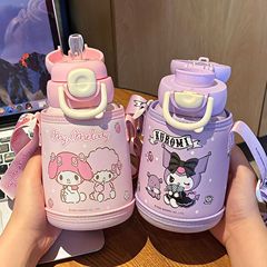 サンリオファミリーシリーズ第二世代ワンカップダブルドリンク子供用ポット調整カップロープポータブルロックデザインドリンクカップ