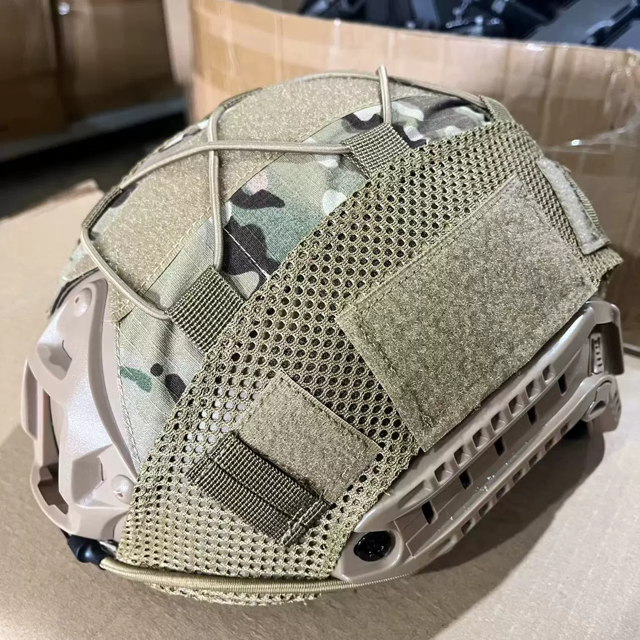 Tactics camouflage helmet, travel elastic strap