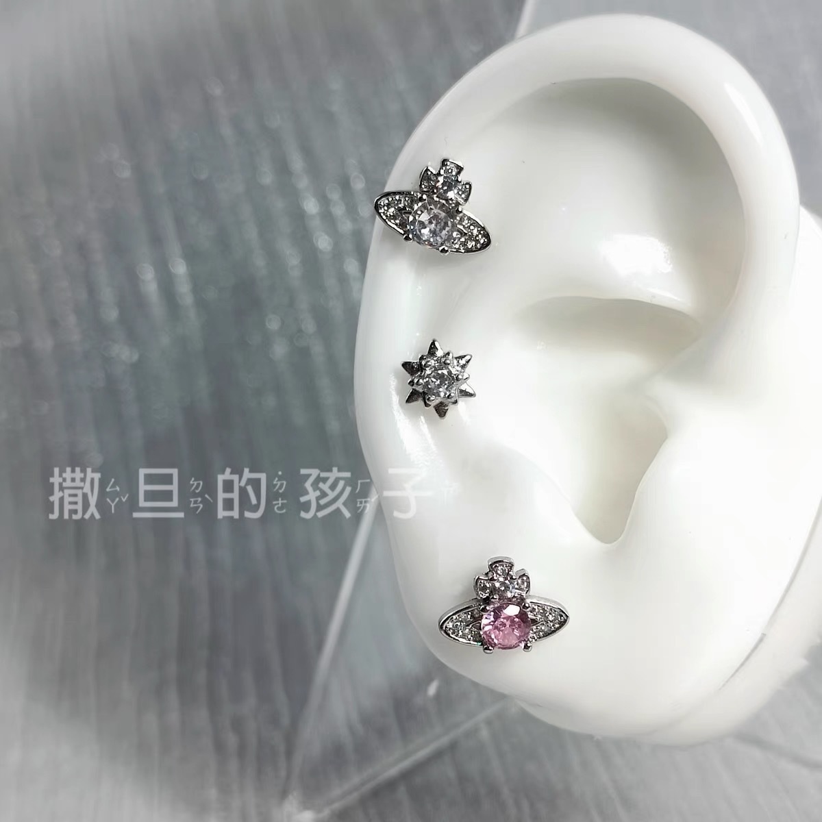 Silver pointed spike labret stud material detail