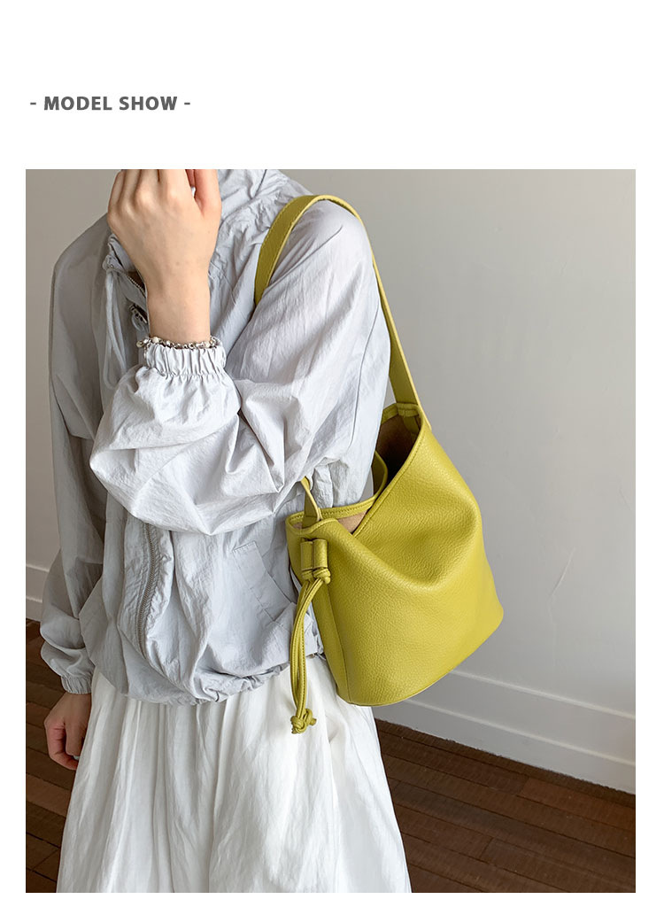 Fashionable and simple commuter small bag for women 2025 new summer versatile single-shoulder underarm bag, popular crossbody bucket bag undefined