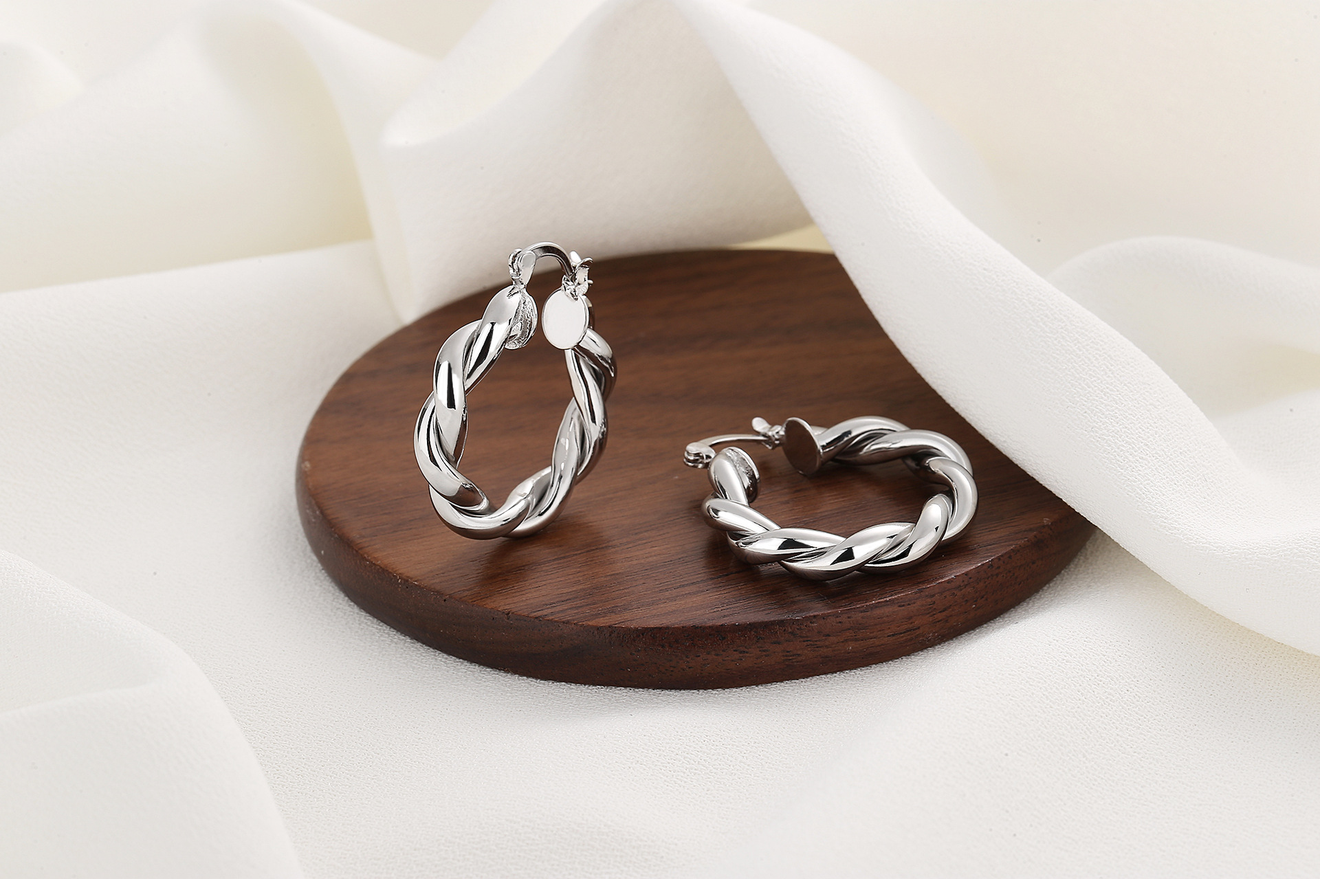 Fashion Twist Copper Plating Hoop Earrings 1 Pair