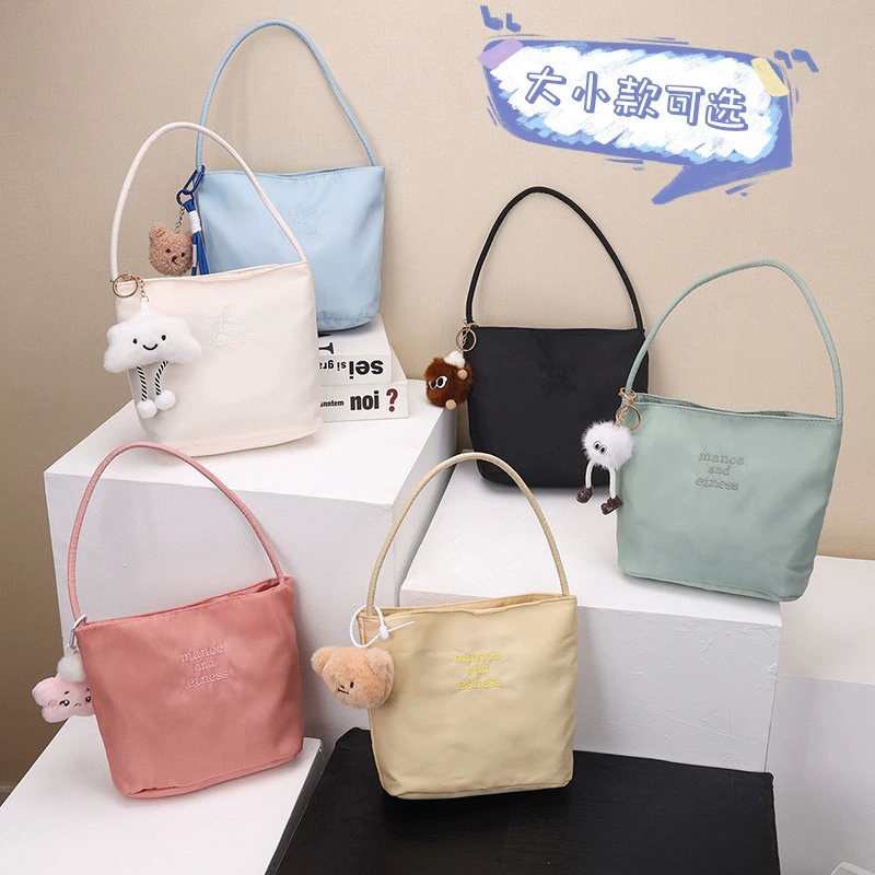 Большие и маленькие сумки-шопперы из нейлона с вышивкой от корейского бренда mucu для свадеб, Дня матери, корпоративных мероприятий и подарков на день рождения.