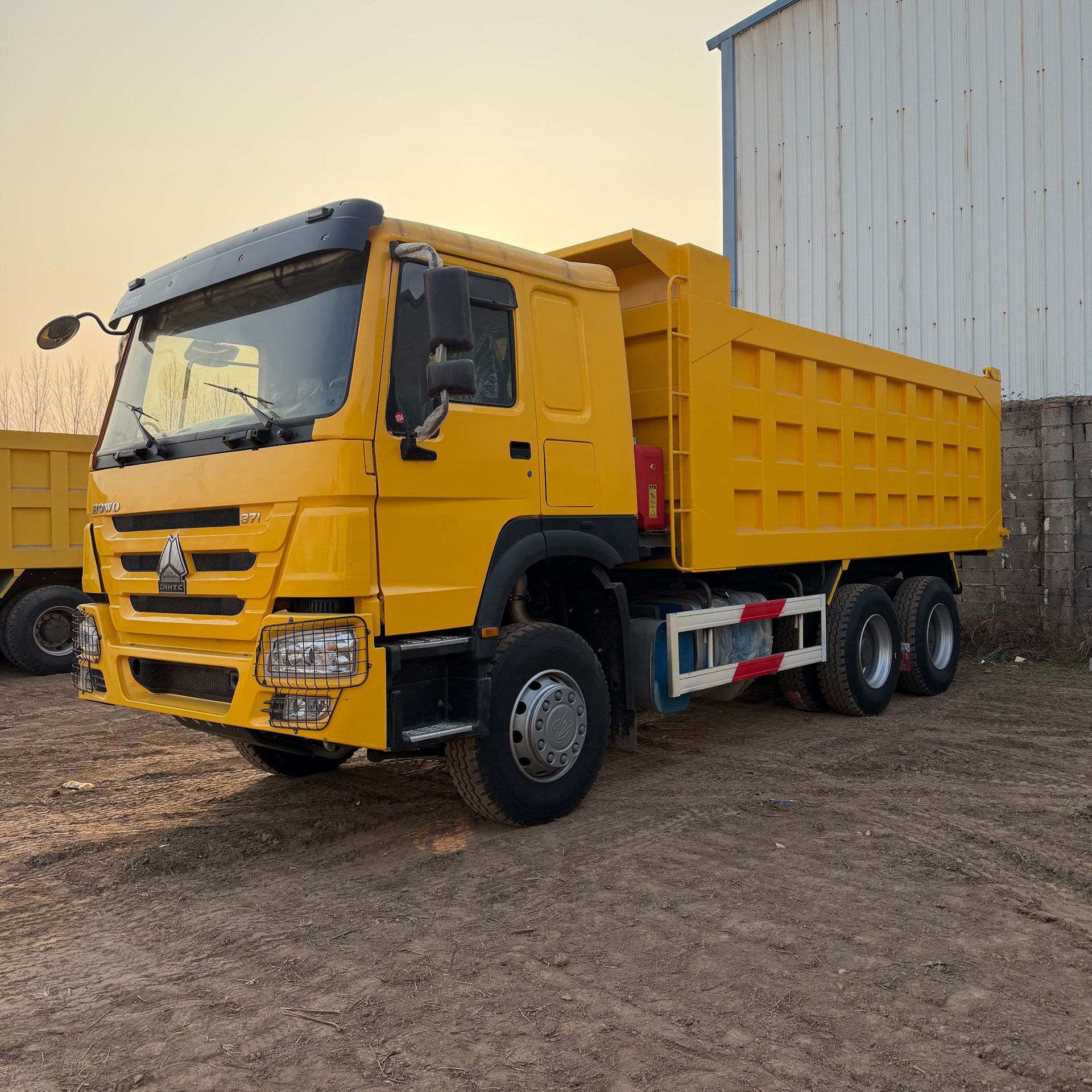 Factory Exports Howo Dump Trucks, 371-Horsepower Rear-Dump Eight-Wheel Dump Trucks, 10-Wheel Dump Trucks, Heavy-Duty Engineering Vehicles