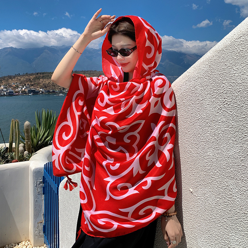 Totem artistico per parasole turistico in stile etnico, scialle con nappe, sciarpa solare da donna di media lunghezza, telo mare_voghion.com