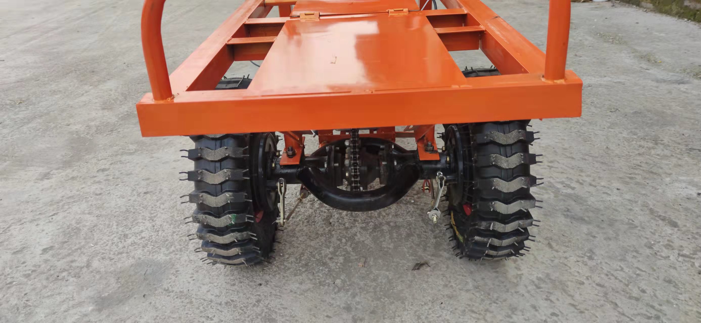 엔진이 없는 차동 모델 이중 바퀴