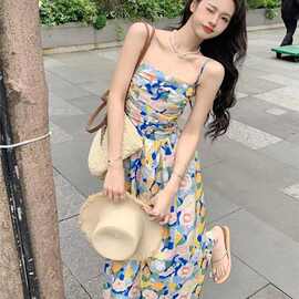 度假风碎花吊带裙油画风连衣裙女装夏季收腰显瘦A字长裙抹胸裙子