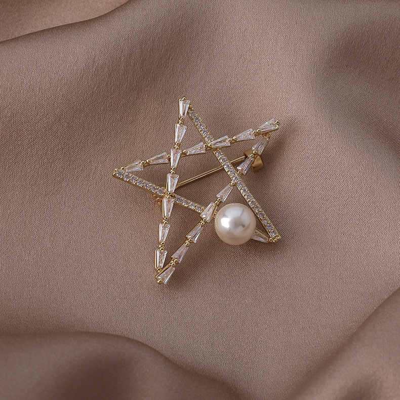 Five-pointed Star Pearl Zircon Copper Brooch Wholesale Nihaojewelry display picture 3