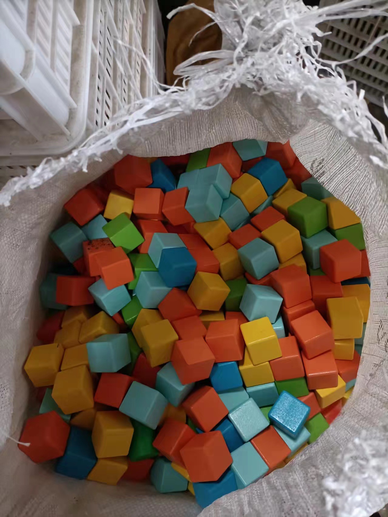 Kindergarten bloques de construcción de madera al por mayor 3-6-9 especificaciones de bloques de construcción de madera maciza bloques de construcción de bebé bloques de comercio exterior hoja de cola peso