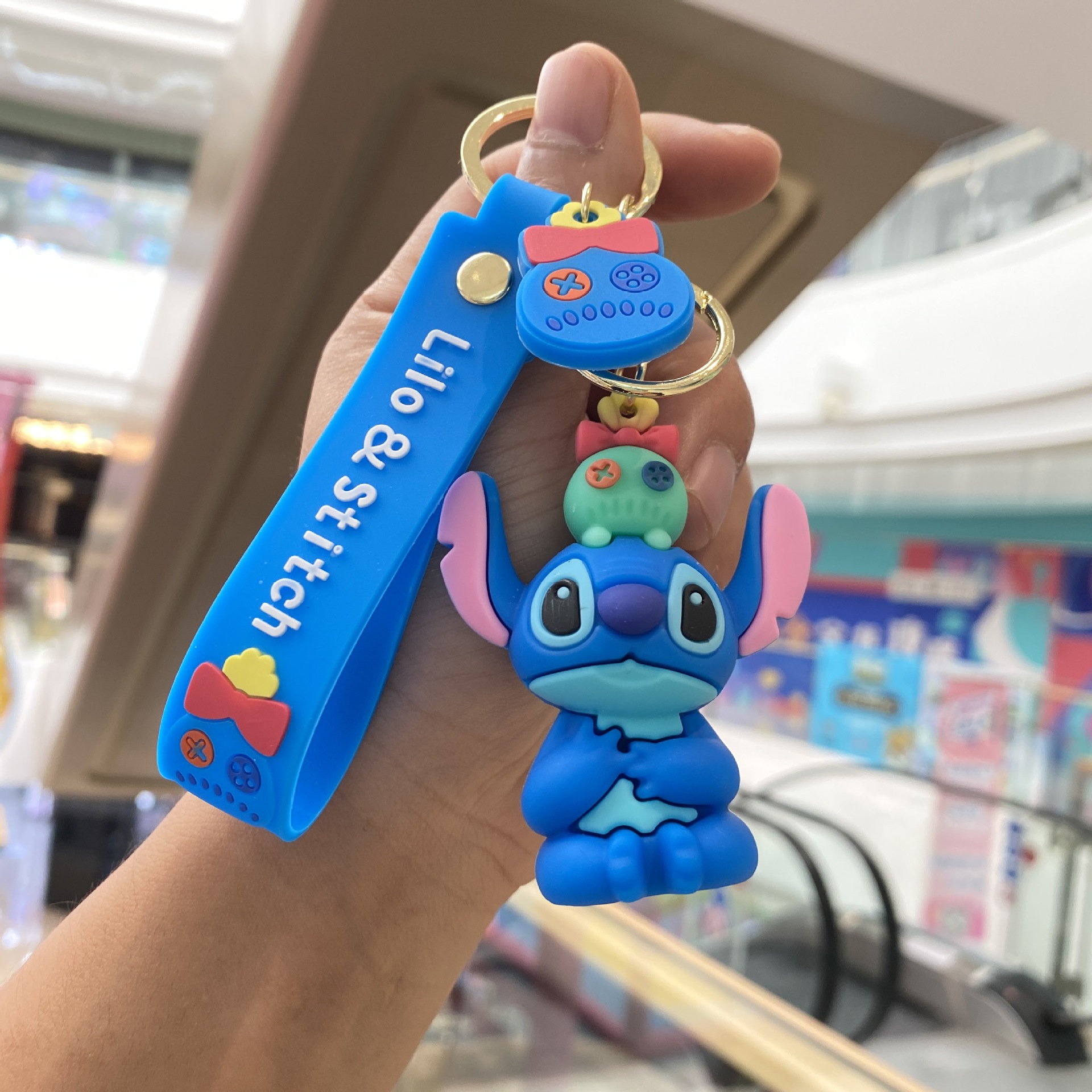 Stitch Llavero-puntada y Argin sentado