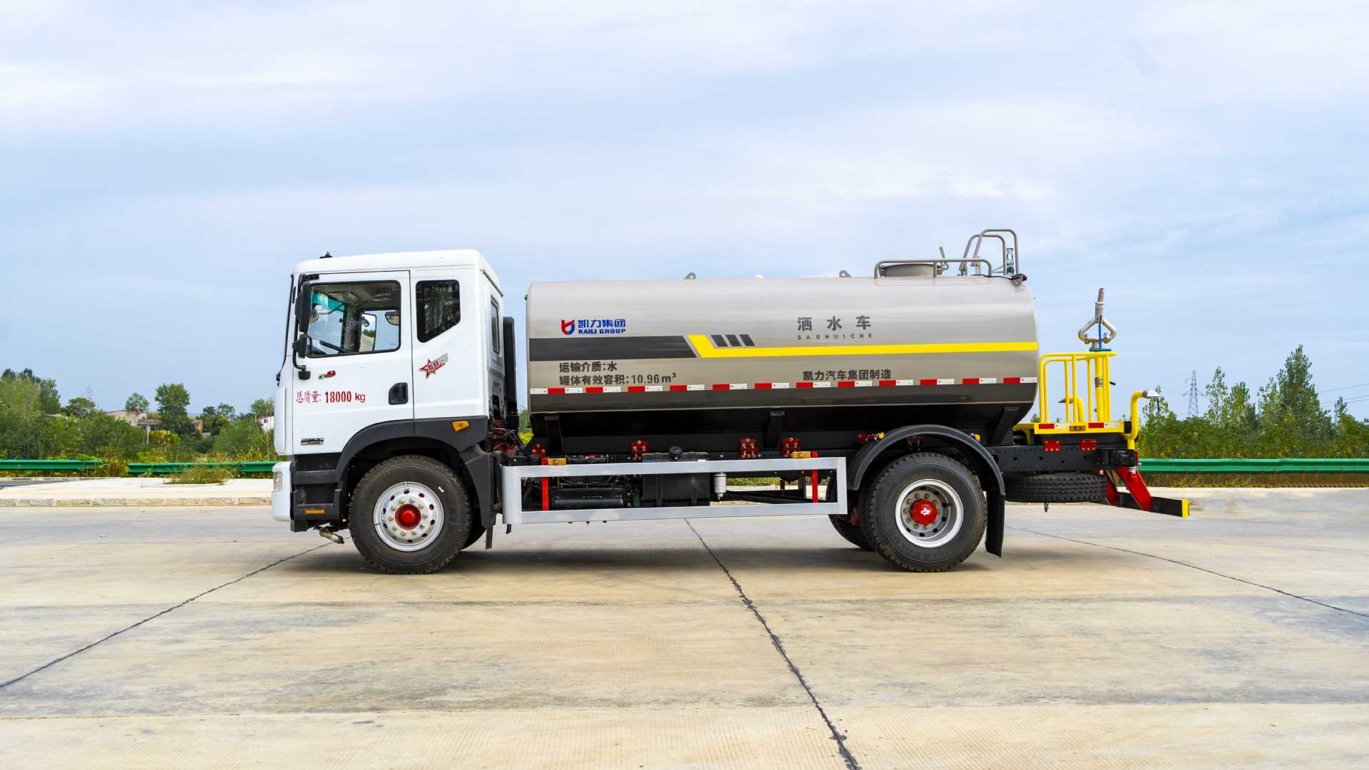 Dongfeng 12-Ton Sprinkler Truck Chengli Greening Spray Truck Engineering Vehicle Stainless Steel Water Transport Truck Water Tank Transport Truck Manufacturer