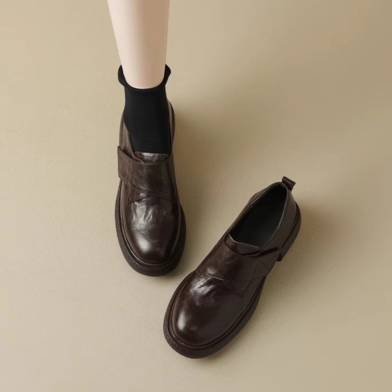Retro British-style women's leather shoes, 2026 autumn new model, thick-soled round-toe loafers with chunky heels and Velcro fastening
