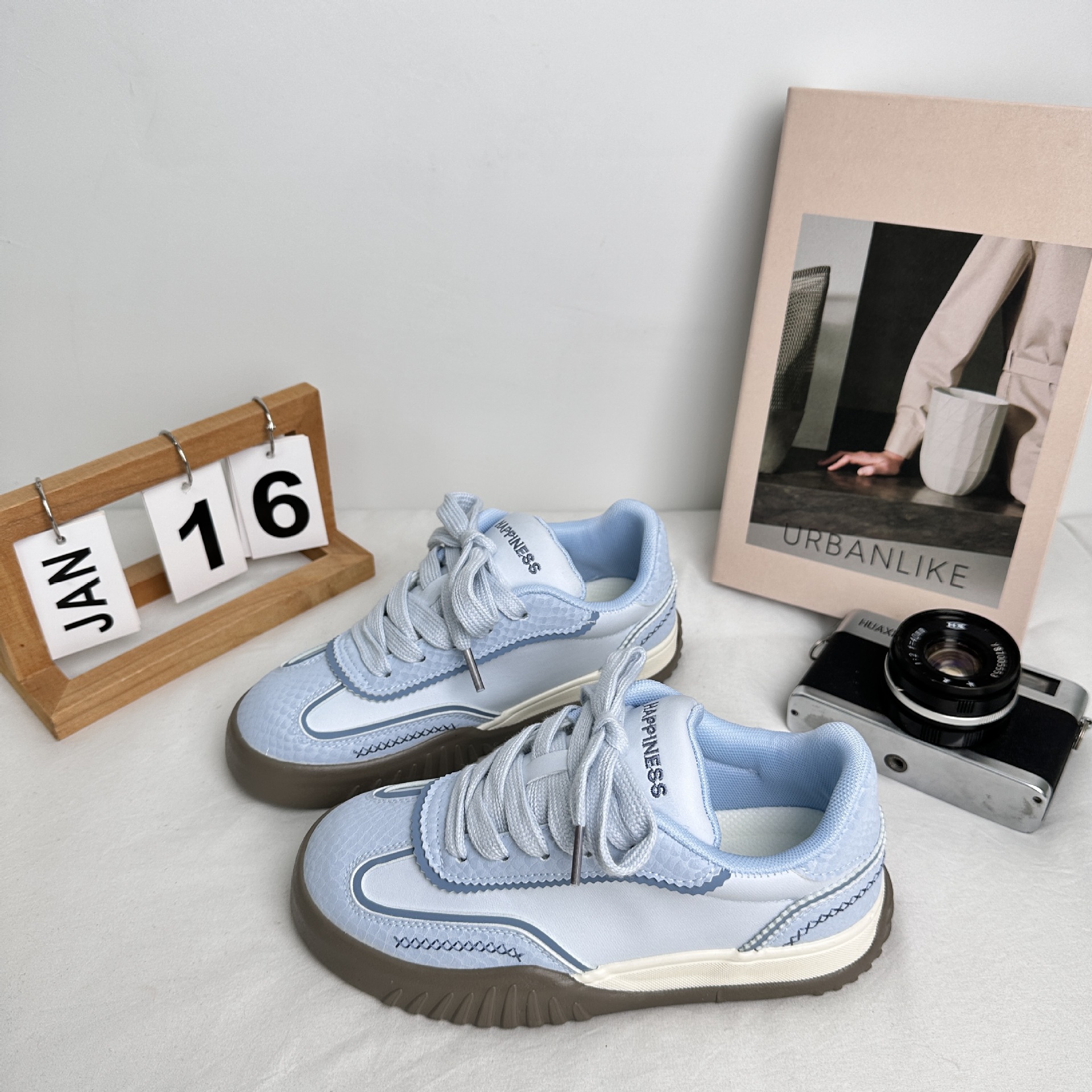 Yuanbo 2025 primavera nuevo estilo zapatos de lona para estudiantes de corte bajo zapatos de lona deportivos casuales para mujer zapatos de cuero para mujer
