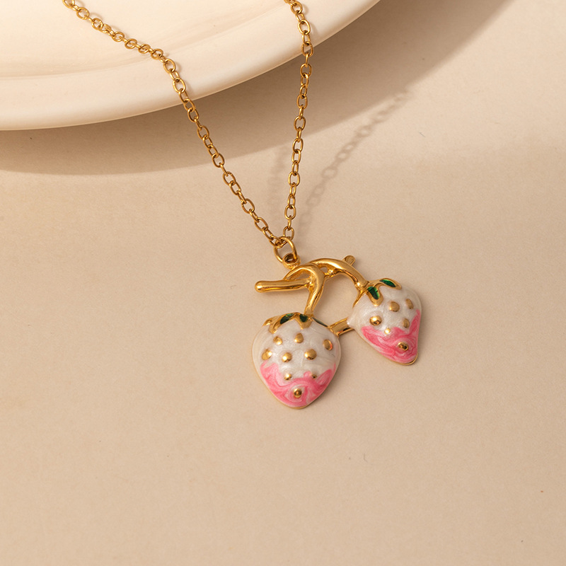 8g Weight 0.03µm Gold Plating Thickness Electroplated Gold Plating Process Golden Plated Plating Material 201 Stainless Steel Pendant Material Pendant Necklace Classification 201 Stainless Steel Chain Material cable chain Chain Type 1 Piece Quantity Holiday, Daily Occasion 201 Stainless Steel Material Strawberry Pattern Women's Gender Cute Style Plating Craft Elegant Red Double Strawberry Necklace For Women Titanium Steel Luxury Design Clavicle Chain Fashionable Jewelry Accessory 9