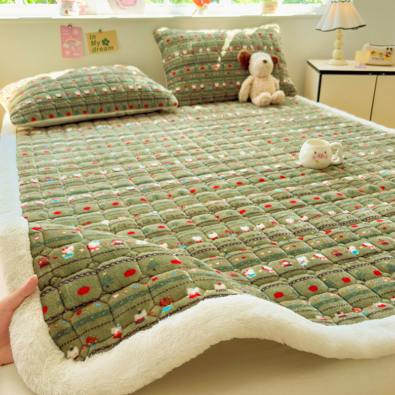 Milk velvet mattress, thickened to 400 grams, provides warmth; suitable as a bedspread or blanket for student dormitories; foldable bed pad or mattress cover Milk velvet mattress, thickened to 400 grams, provides warmth; suitable as a bedspread or blanket for student dormitories; foldable bed pad or mattress cover