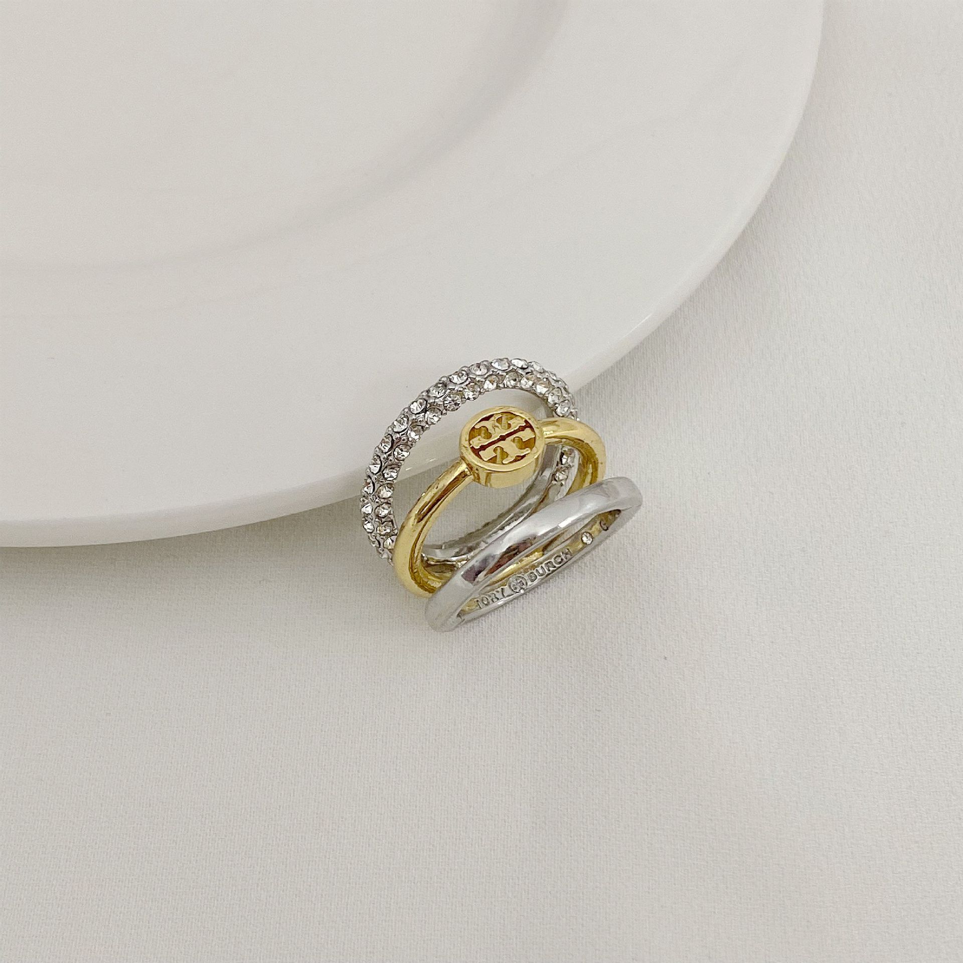 Fashionable small design elegant stone inlay