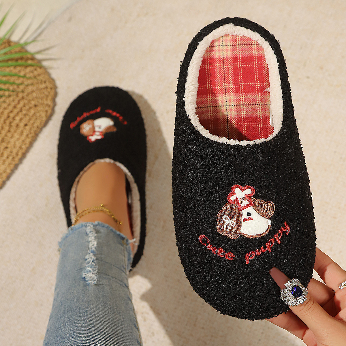 Casa zapatos de algodón suaves lindos cachorro zapatillas de cabello de cabello para mujeres de otoño y invierno deslizantes interiores gruesas zapatillas de cabello