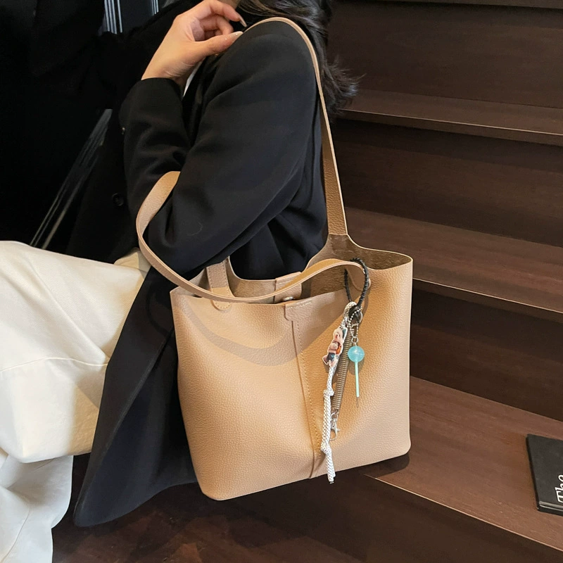 Universal one-shoulder bag for leisure, capacious quantum lamp, genuine leather, wholesale