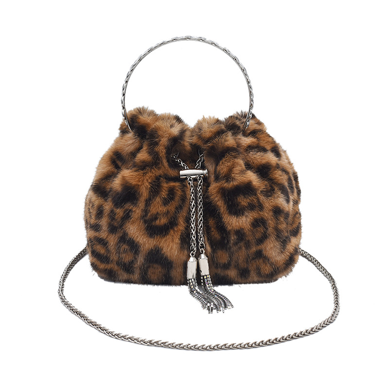 Bolsa de peluche portátil de moda transfronteriza para mujeres 2025 invierno nueva moda cadena bolso de hombro de alta calidad bolso de mochila