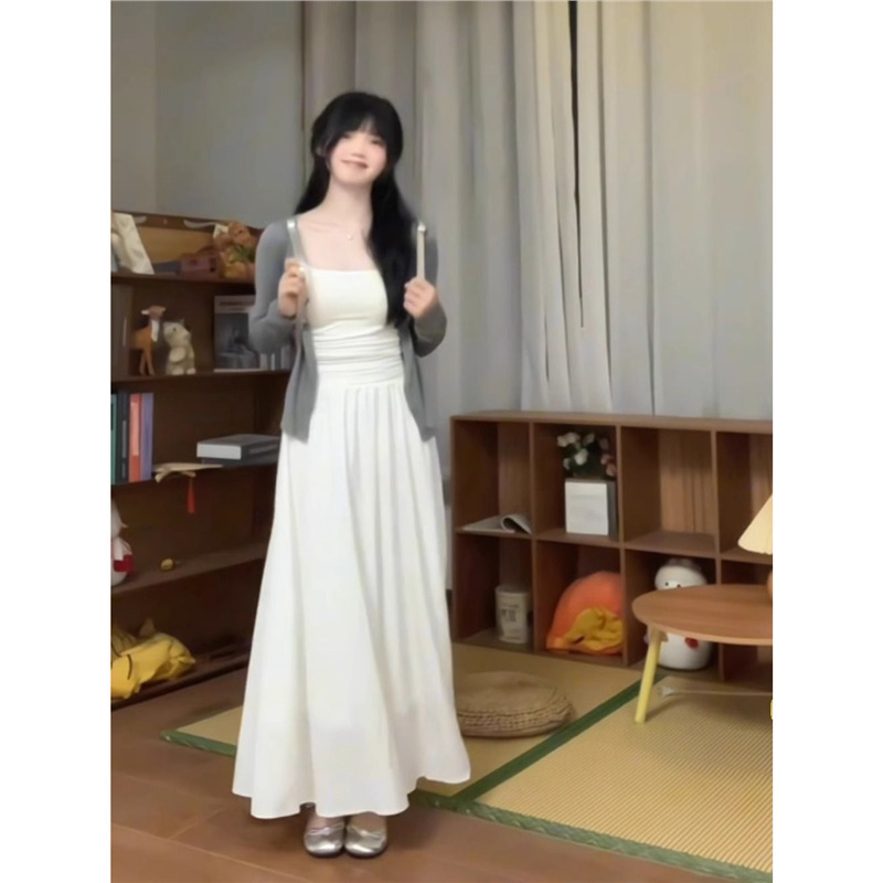 早秋温柔风时尚穿搭一整套女修身显瘦吊带灰色开衫高腰半身裙套装|undefined
