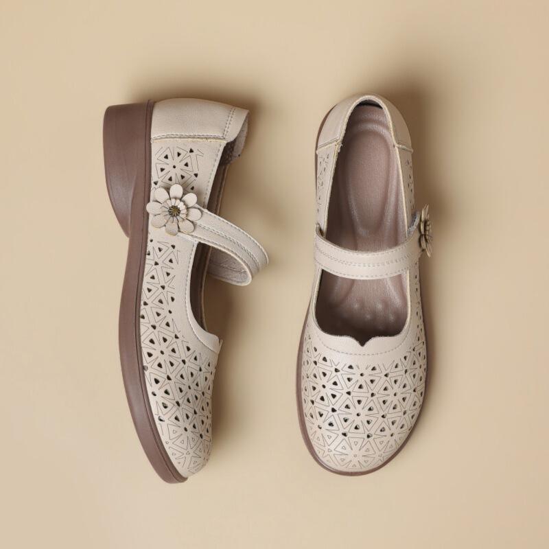 2026 New Model Soft-Soled Mom Shoes for Middle-Aged and Elderly Women, Summer Breathable Non-Slip Perforated Shoes, Retro Versatile Genuine Leather