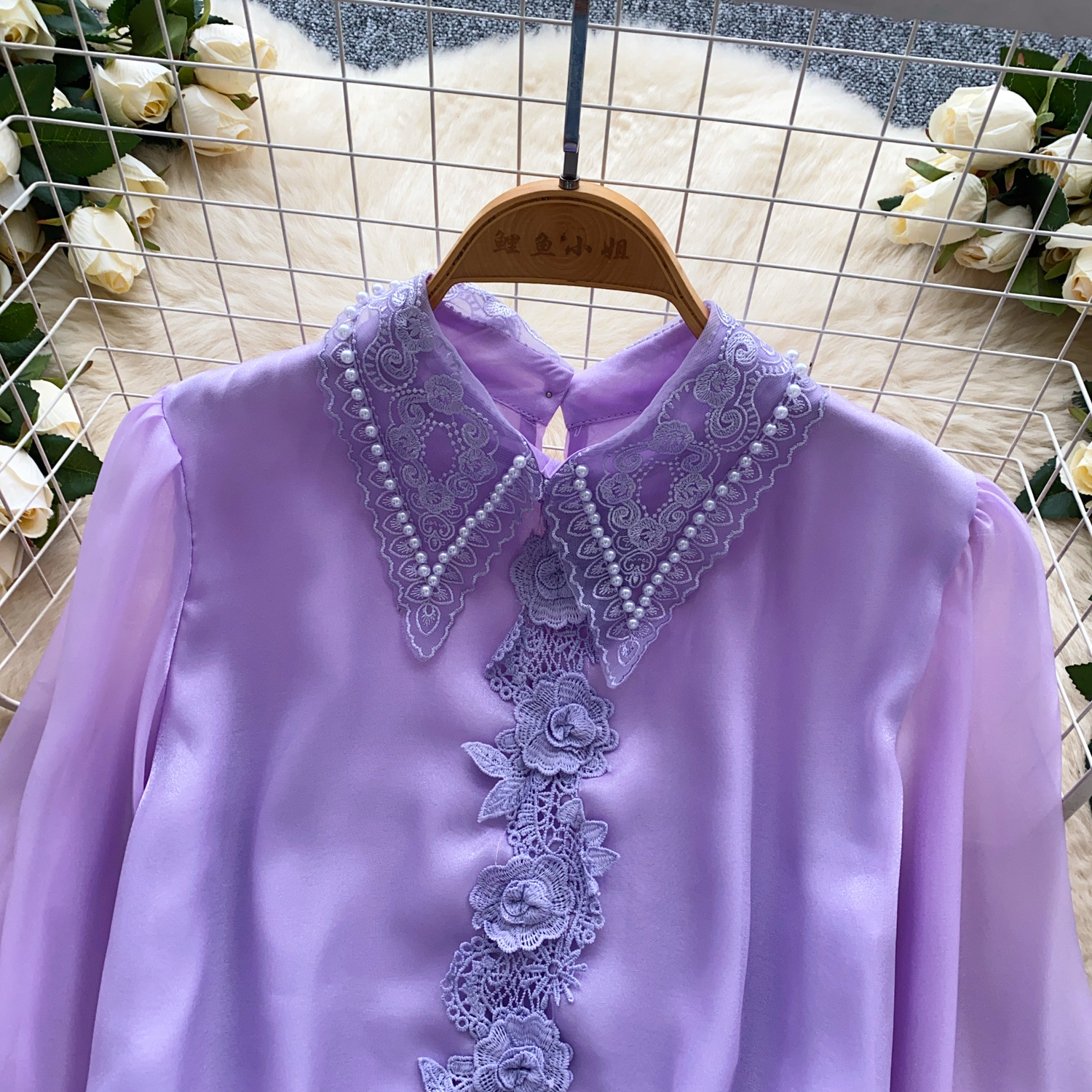 Camicetta donna stile francese in pizzo con perle e dettagli mesh_voghion.com