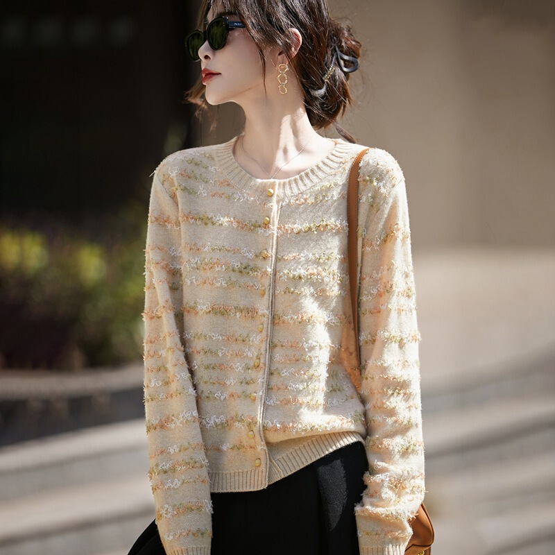 2025 New Autumn and Winter Cashmere Wool Blended Round Neck Knitted Cardigan Long-Sleeved Women's Contrasting Color Raw Edge Top Jacket