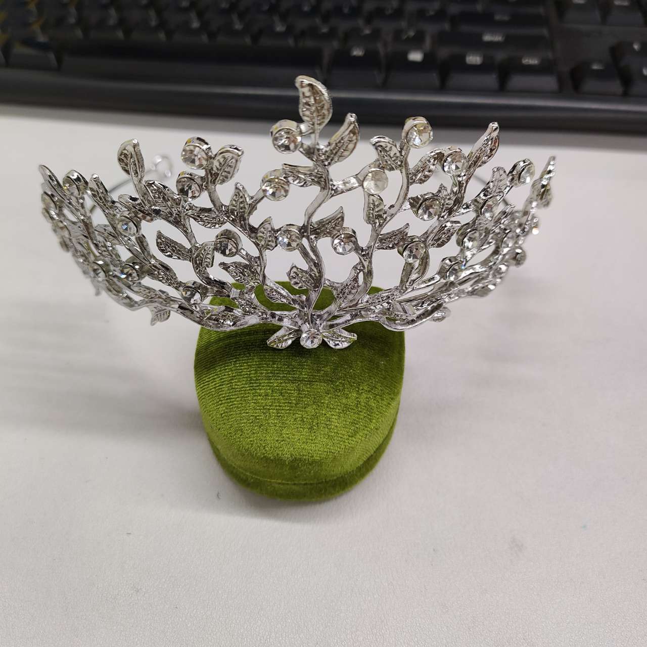 26# diadema-corona de rama de hojas de flores de diamante plateado