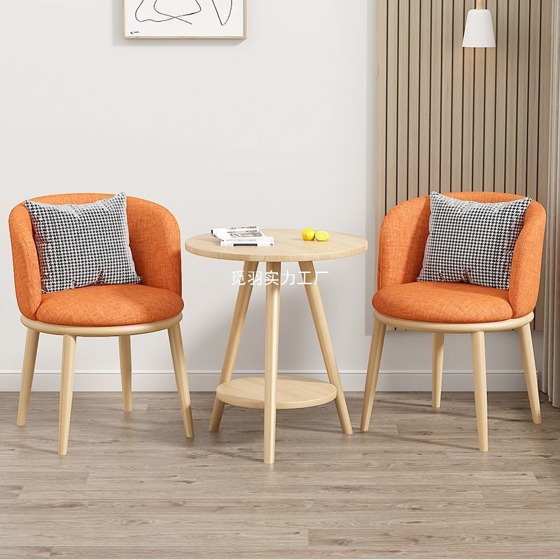 Balcón mesa y silla de ocio sala de estar combinación de mesa y silla de té de lujo ligero B & B Hotel Negociación Juego de tres piezas de mesa y silla de celebridades de Internet