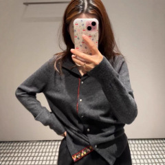 鄂家女装2025秋季新款深灰提花装饰摩登中性风通勤针织开衫毛衣女