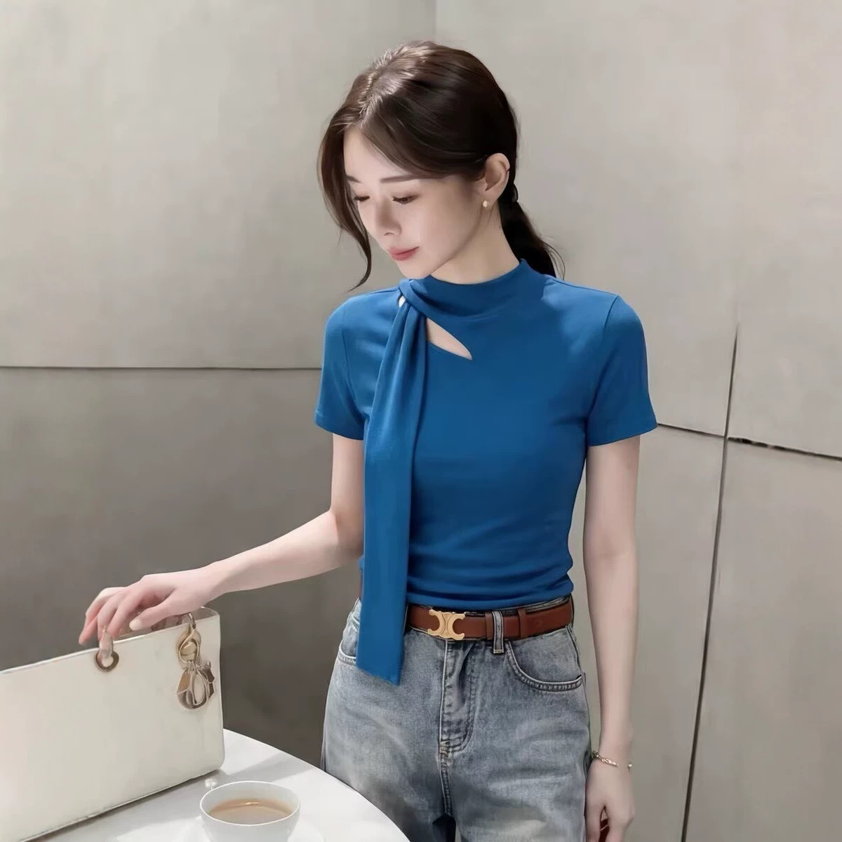 Áo thun nữ tay ngắn cổ tròn phối dây rua xanh lam — xanh lam