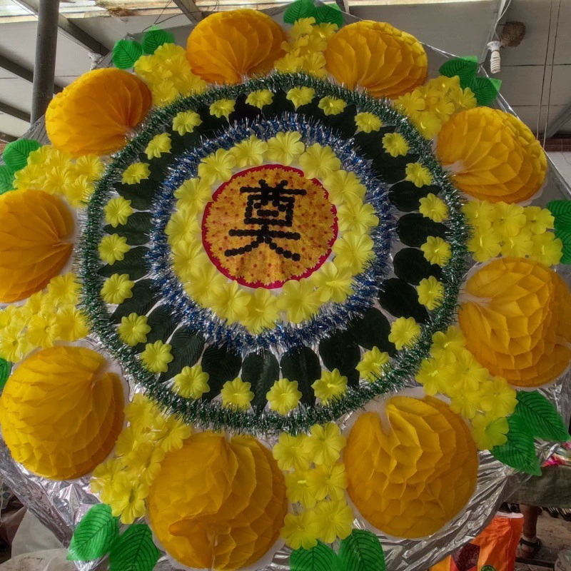 Funeral coffin funeral umbrella-style folding bright-bottom wreath finished product batch of ten or more