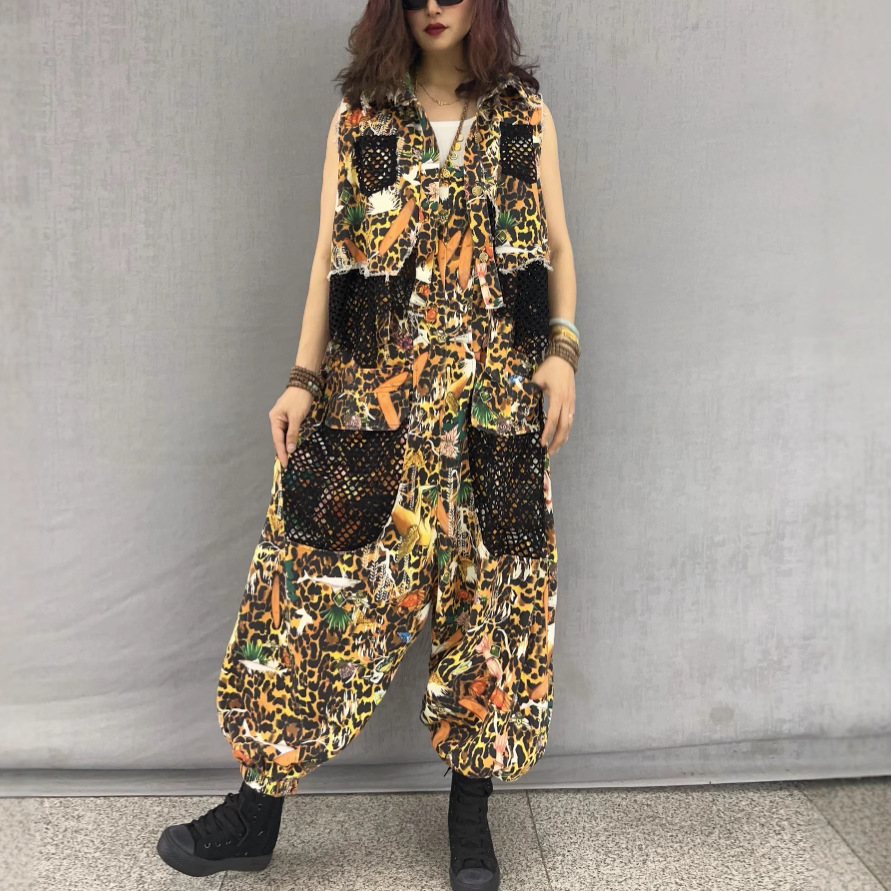 Personalidad moda fresco patrón de leopardo estampado de mezclilla empalme chaleco de malla mono traje de dos piezas de moda de primavera para mujer image 1