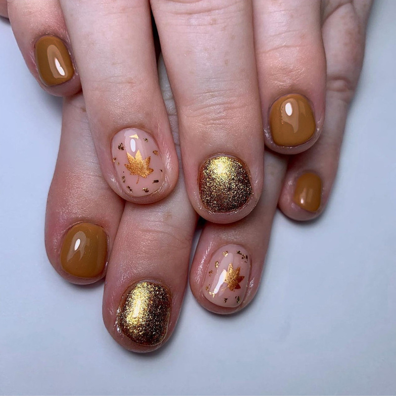 2024 Autumn Coffee Brown Short Square Deciduous Leaf Maple Leaf Design Simple Style Wearing Armor Cute Fake Nails
