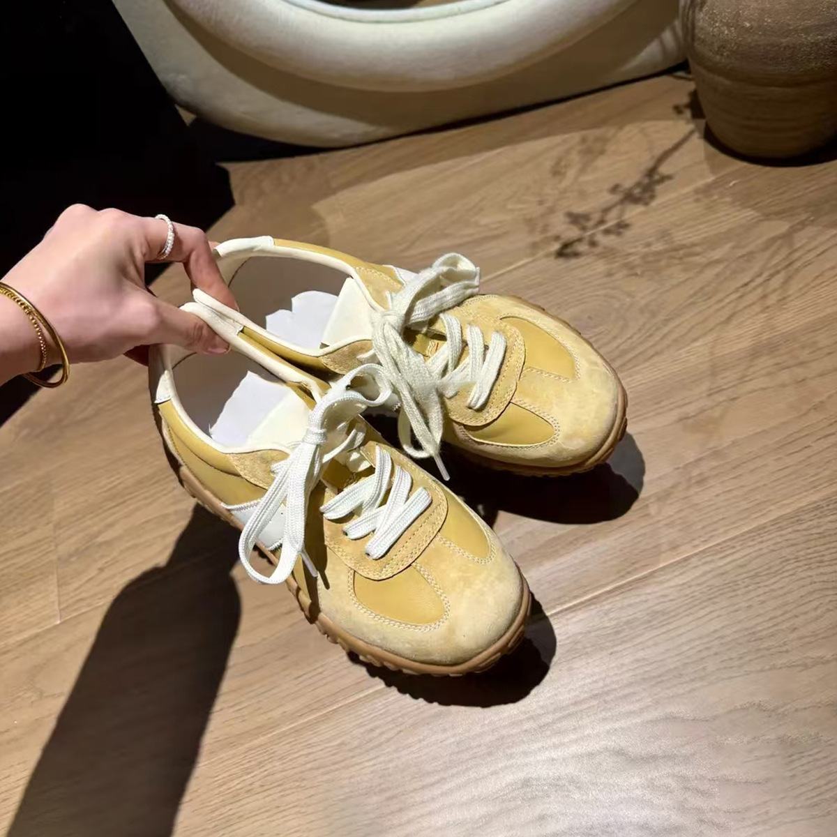 Zapatos de entrenamiento de cuero anti-deslizante de suela gruesa para mujeres 2025, nuevos zapatos de primavera para mujeres, zapatos de suela suave para mujeres