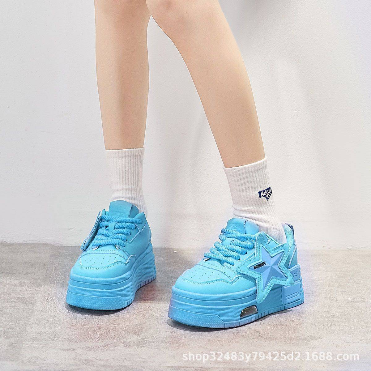 Productos europeos estrella con cordones plataforma plataforma zapatos casuales 2025 nuevo estilo rojo caliente ins súper caliente zapatos casuales mujeres