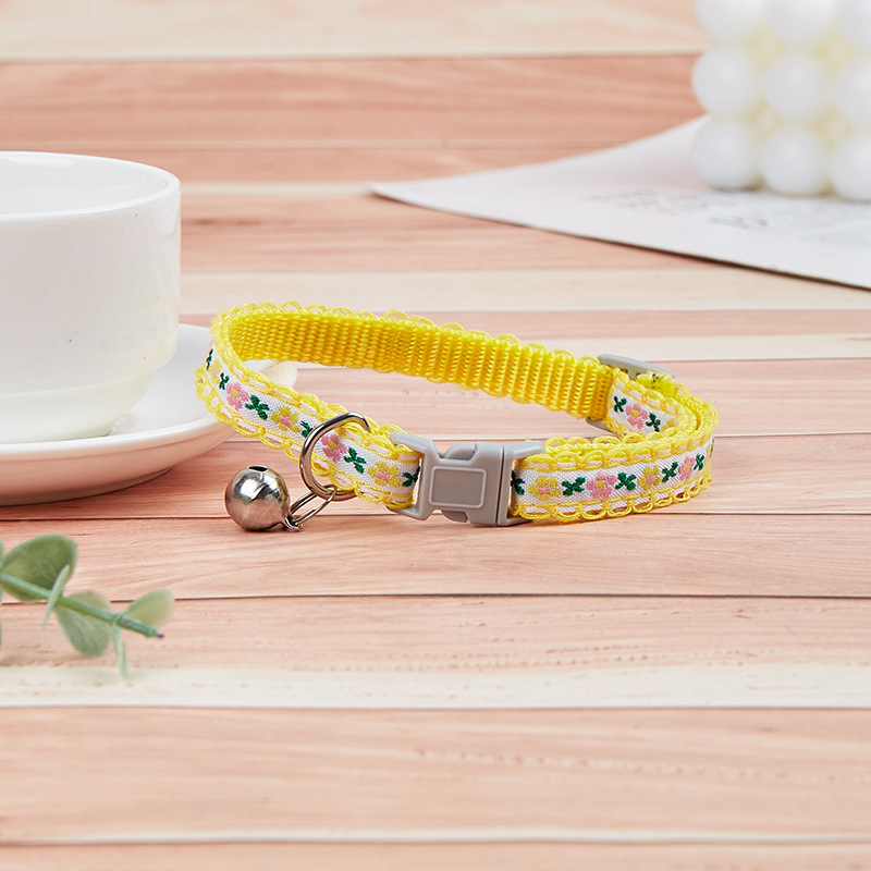 Nuevo collar de mascotas original perros perros gatos collar de flores de seguridad collar de campana de flores vendida directa
