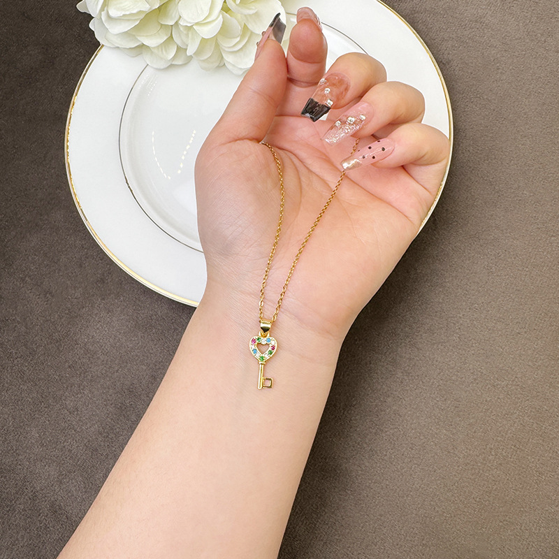 Collar de oro de arena transfronteriza de Vietnam lujoso ligero estilo de lujo amor llave conjunto de pendientes de nicho de diseño de joyería