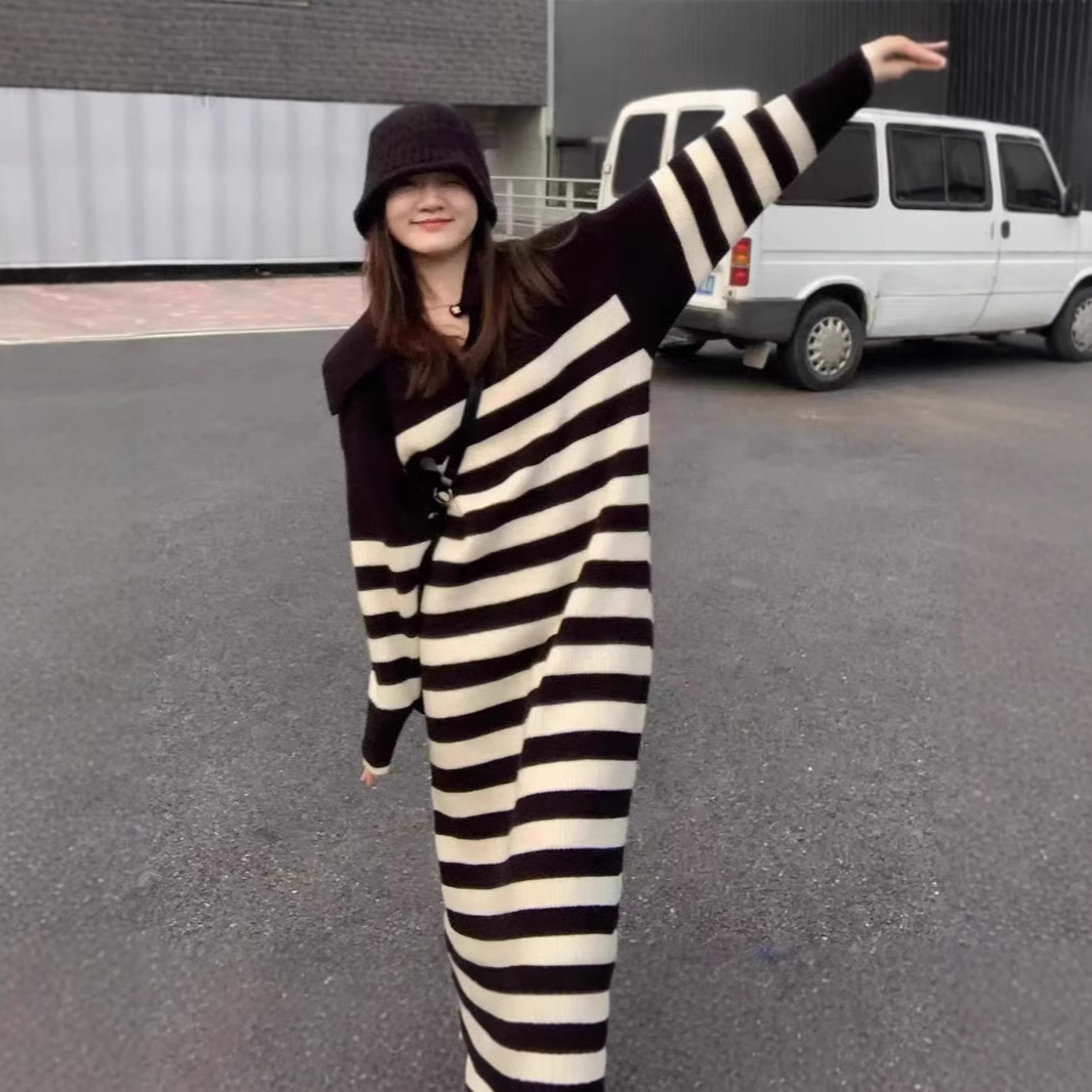 慵懒风黑白条纹中长款针织连衣裙秋冬新款韩版宽松休闲毛衣打底厚