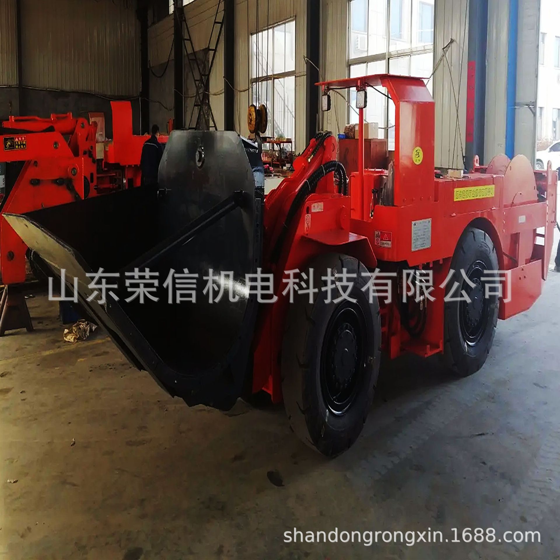 侧卸式矿工铲运机