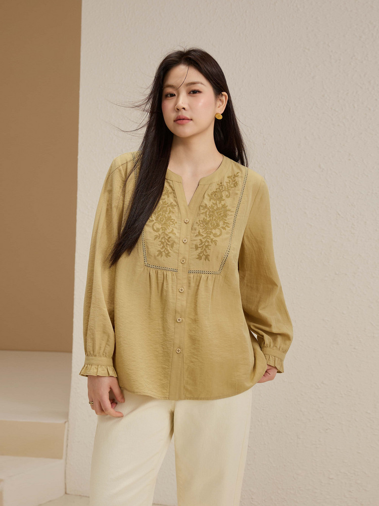 Elegant comfortable autumn shirt