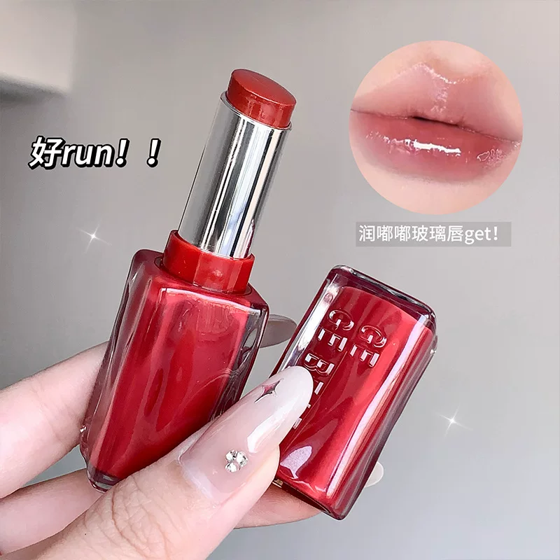 Glossy lipstick, with little bears, plump lips effect