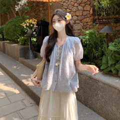 フレンチかぎ針編みブルーコットンとリネン半袖シャツ女性の夏のドーパミン着用ルーズパフスリーブベビードールトップ
