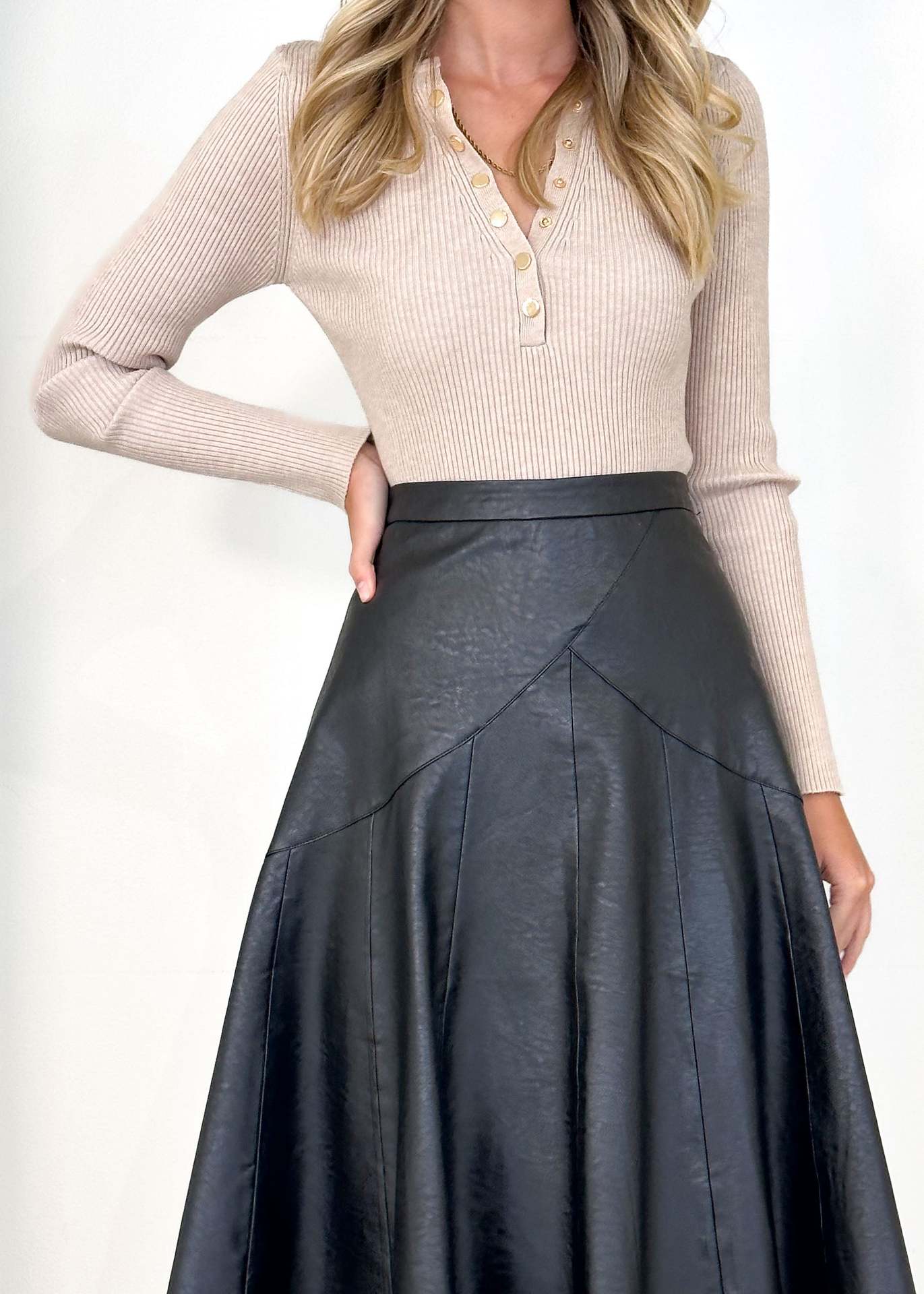 New European and American Style High Waisted Mid Length Pleated Skirt for Women in Spring 2024_voghion.com