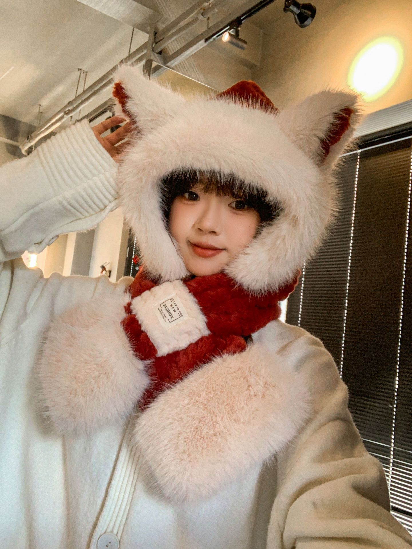 Красная шапка, бархатный шарф, с медвежатами