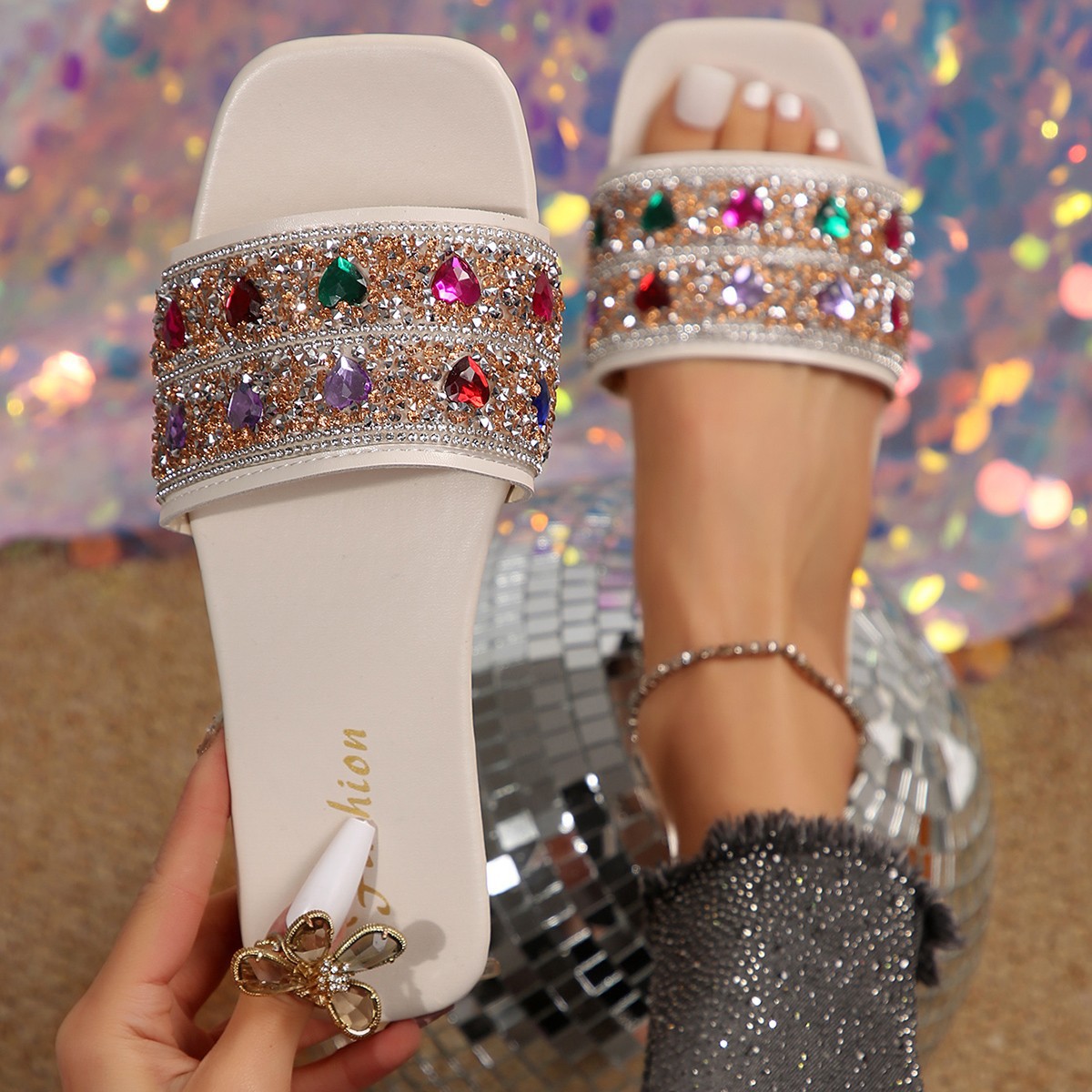 外贸大码平底拖鞋女外穿休闲简约珍珠水钻一字女士拖鞋 Slippers
