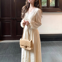 香草甜酒 气质v领连衣裙女2025早秋新款法式温柔百搭高级感中长裙