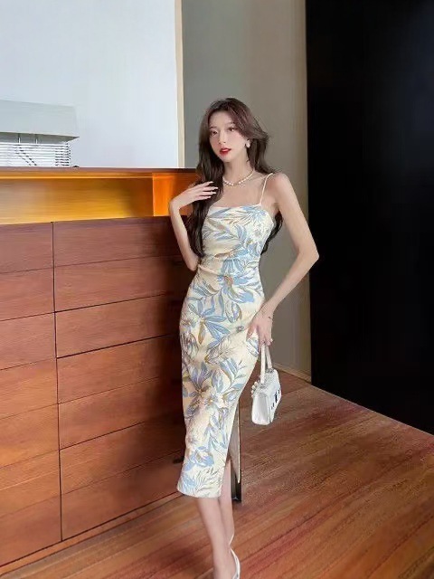 纯欲风吊带连衣裙女夏季薄款高级感印花开叉包臀裙收腰显瘦中长裙|undefined