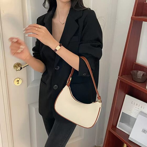 High-grade Underarm Bag Half Moon Bag Women's New Niche Design Bag 2023 Fashionable Autumn Crescent Bag Handbag
